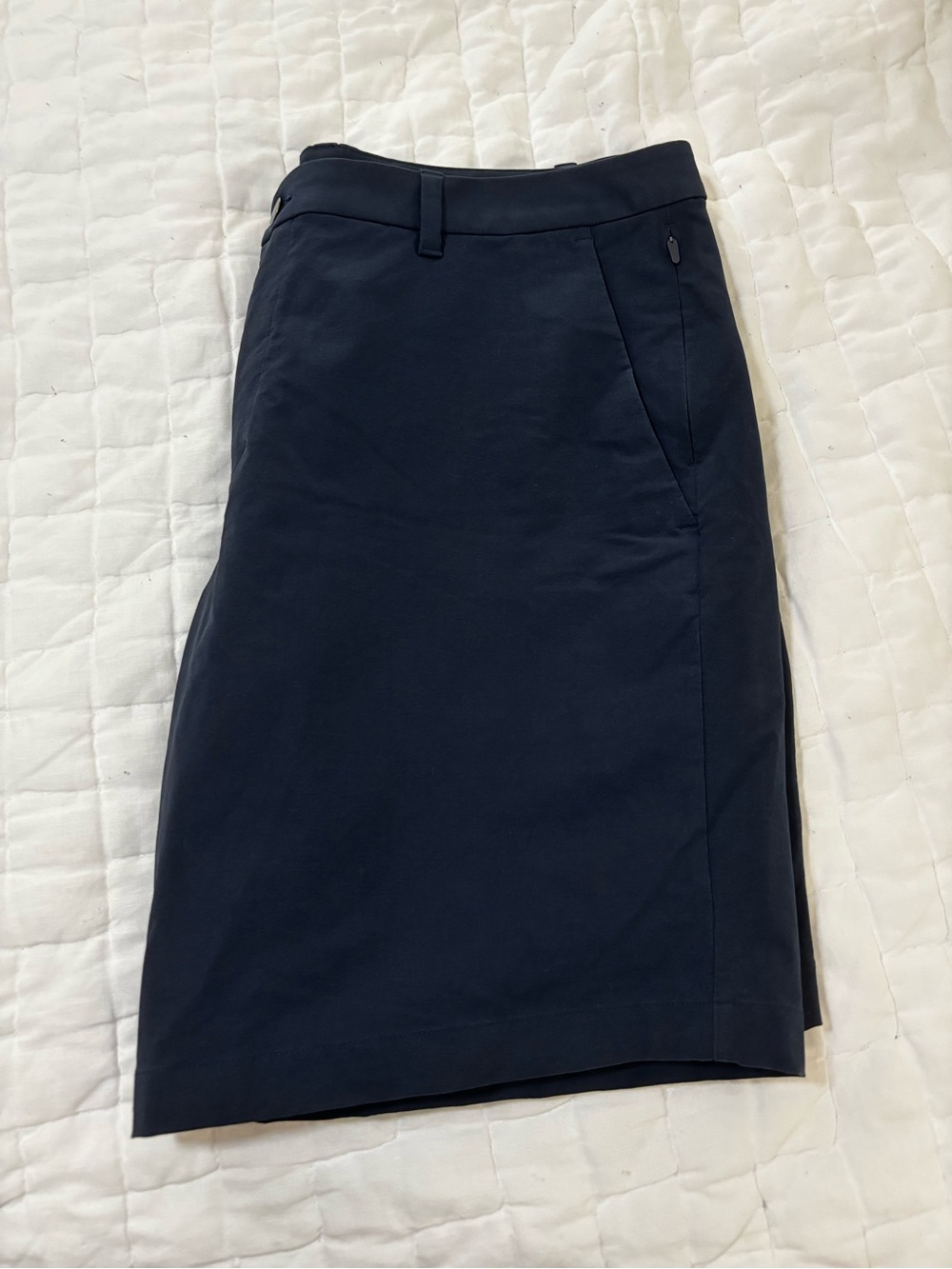 Lululemon 38” navy men’s ABC shorts 9”
